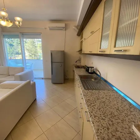 Cozy With Zoo View Appartement Tirana